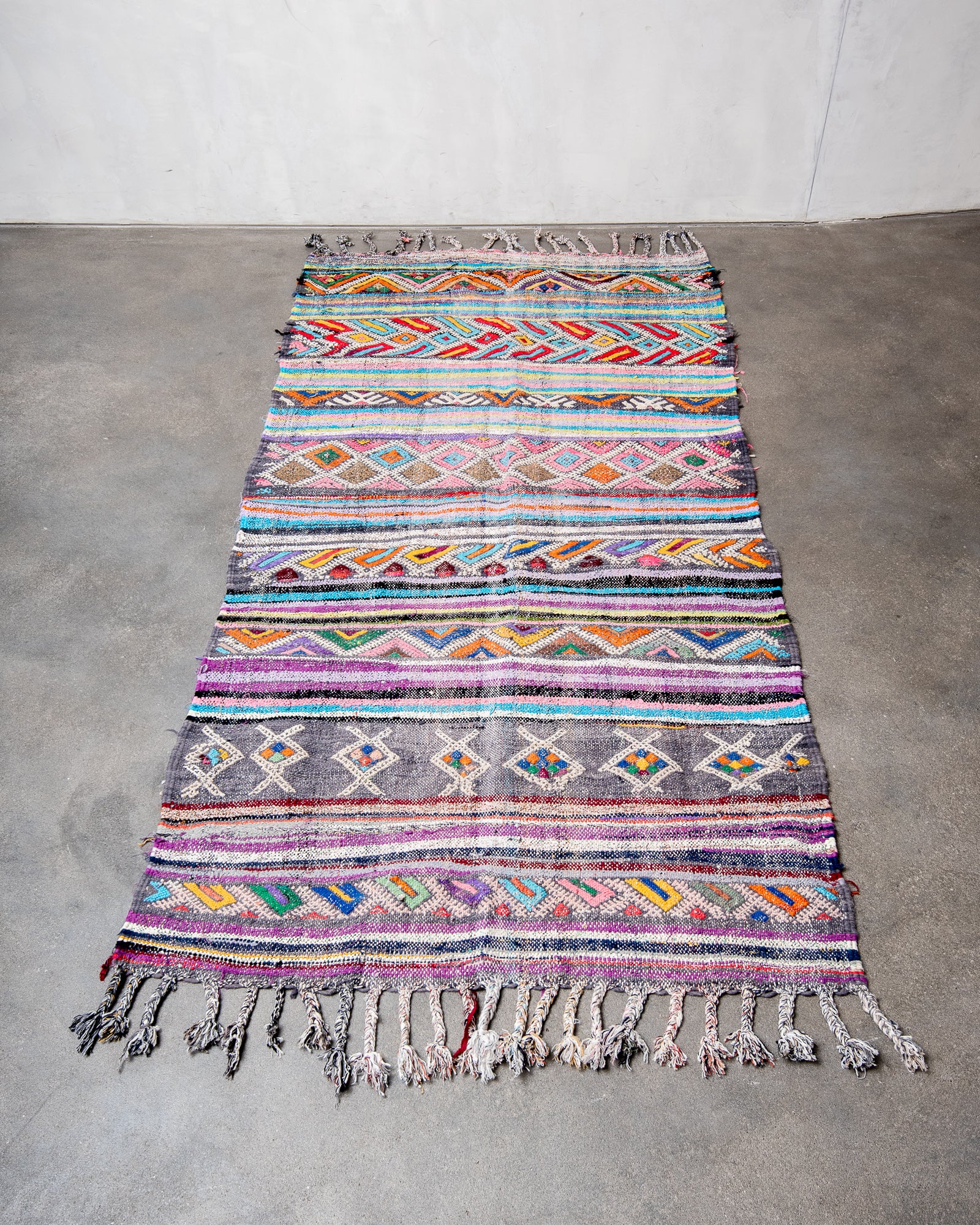 Modern, designer, handcrafted Berber rug from Morocco. Kelim carpet with beautiful designs and robust flat weave. 100% wool.
